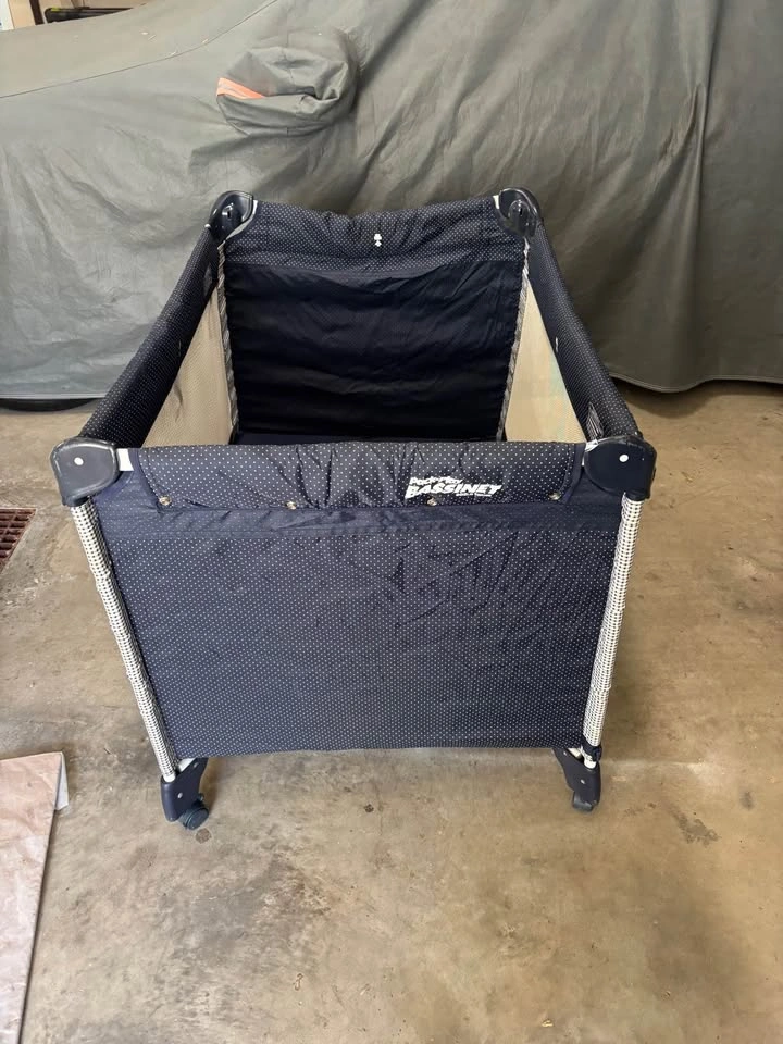 Portable Graco Crib - photo 2