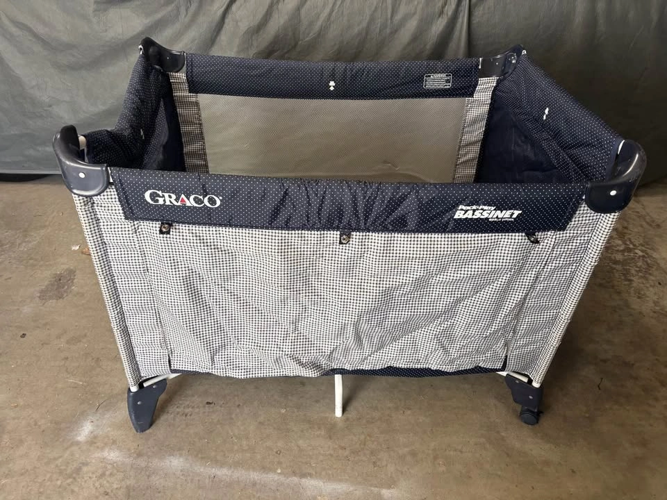 Portable Graco Crib - photo 3
