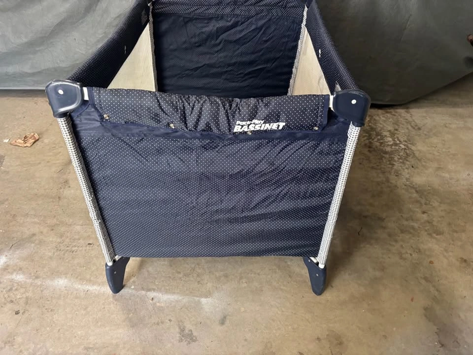 Portable Graco Crib - photo 4