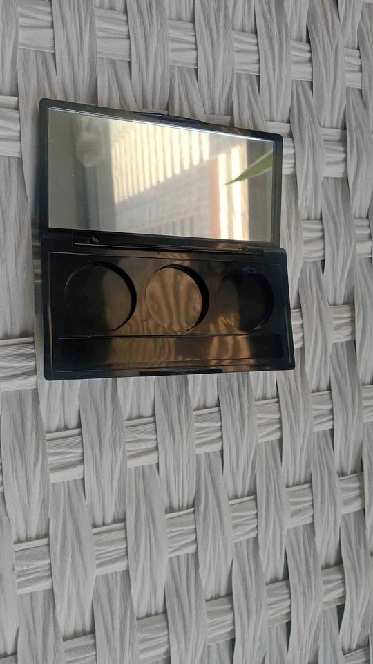 Black 3-Well Makeup Palette with Mirror
