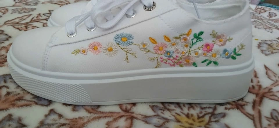 New Womans size 7 Floral Embroidered Sneakers - photo 2