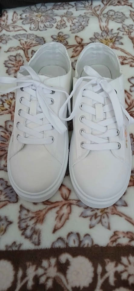 New Womans size 7 Floral Embroidered Sneakers - photo 3