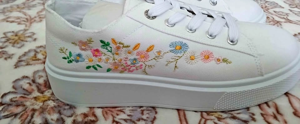 Size 8 Womans Embroidered Shoes