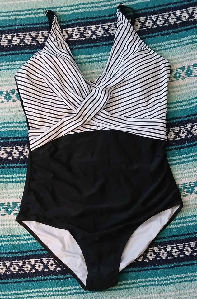 New Black and White XL Woman's One Piece Swimsuit - photo 3