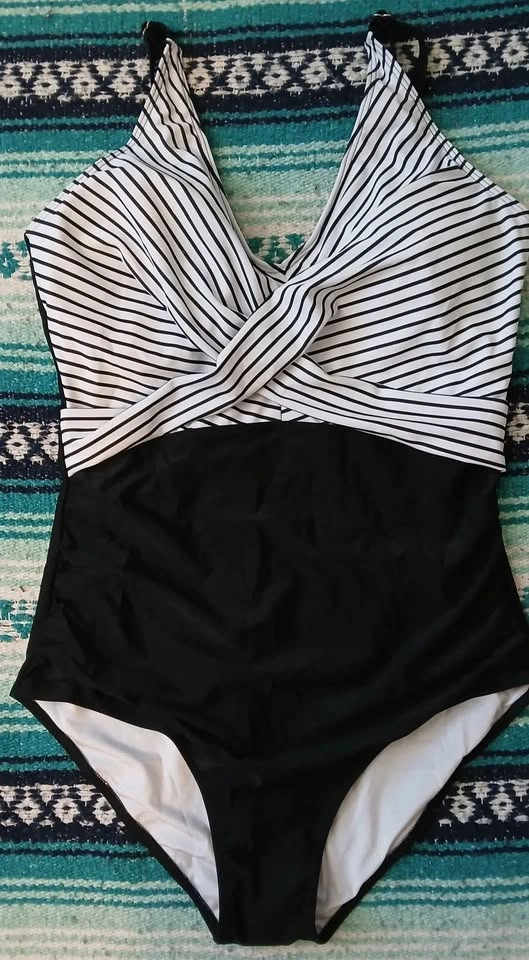 New Black and White XL Woman's One Piece Swimsuit - photo 5