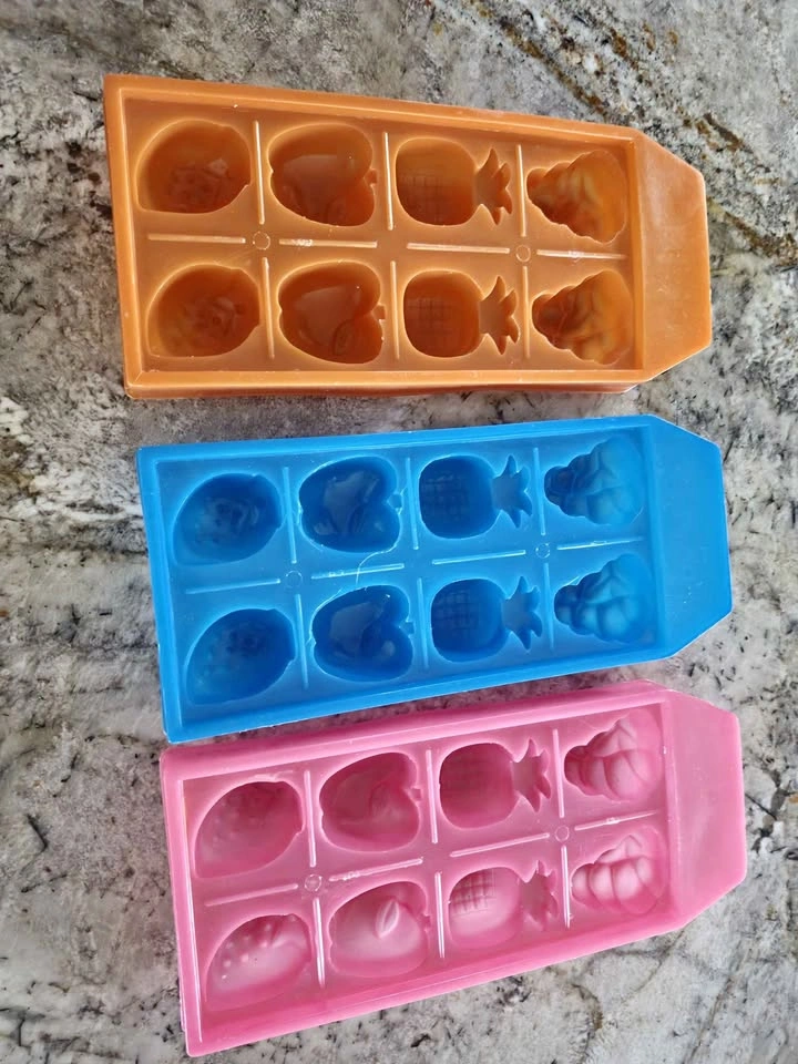 Plastic ice mold