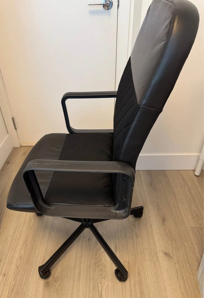 Black Office Chair - photo 2