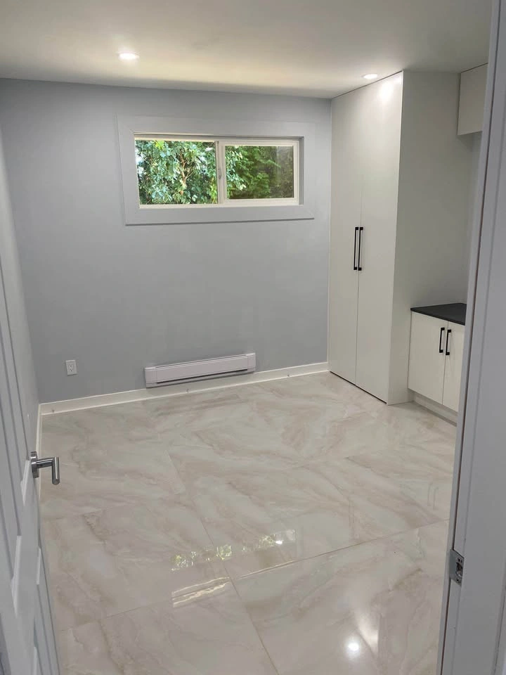 1 Bed 1 Bath House for Rent in South Surrey - photo 2
