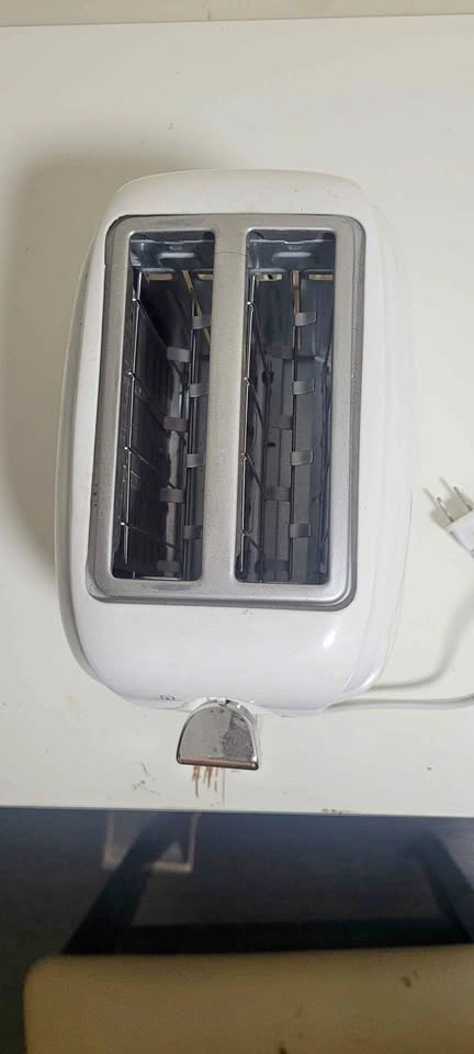White Sunbeam 2-slice Toaster