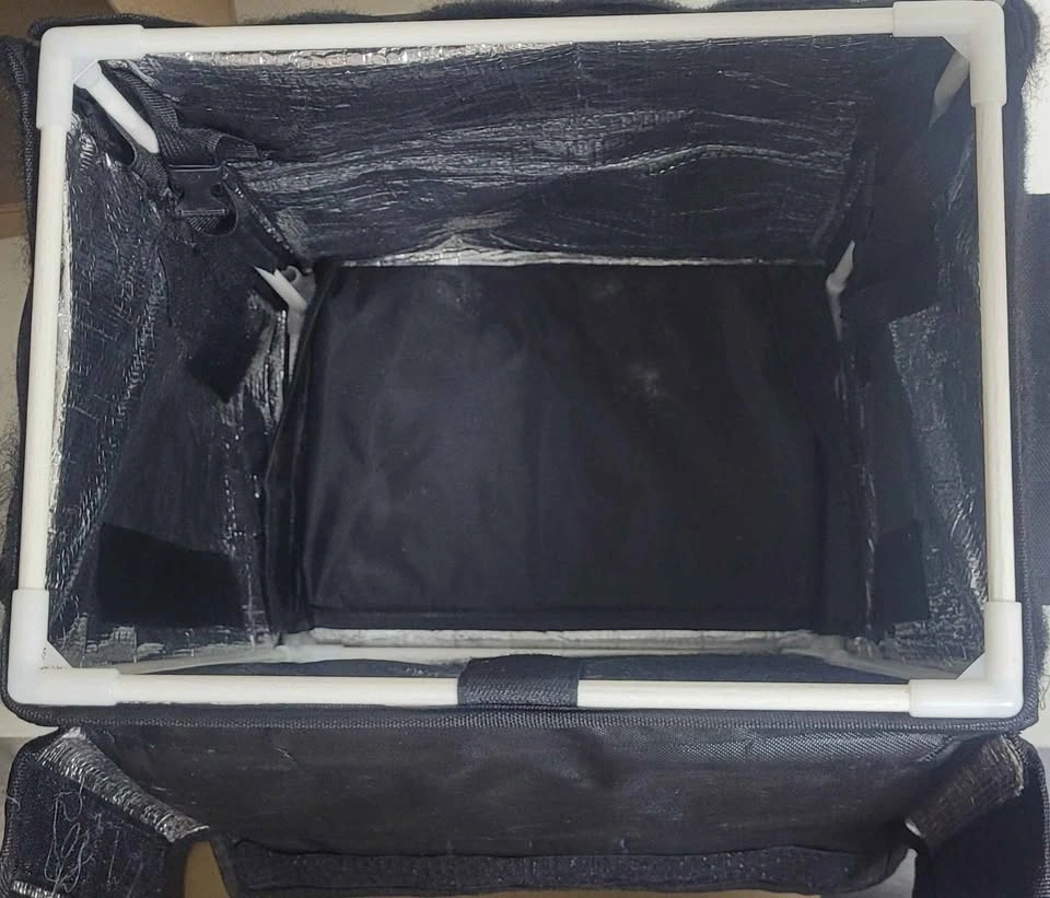 Black insulated delivery backpack - photo 2
