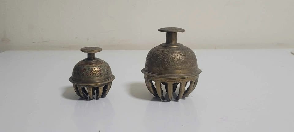 Two antique brass etched bells - photo 3