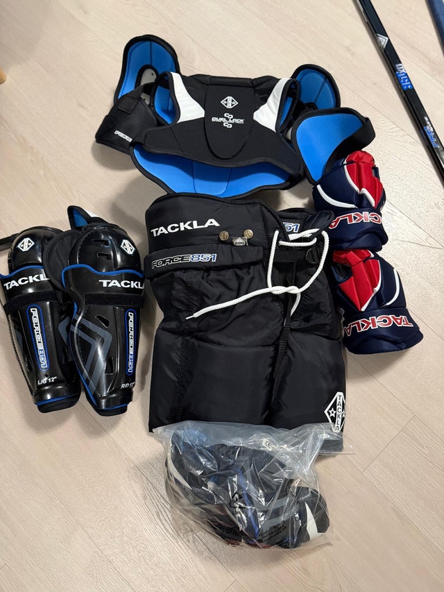Ice hockey gear & equipment for child aged 9-10