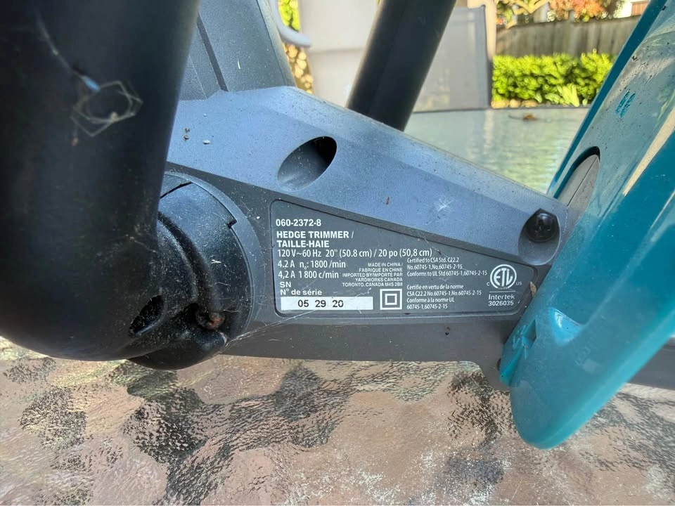 Yardworks Corded Electric Hedge Trimmer – Excellent Condition - photo 3