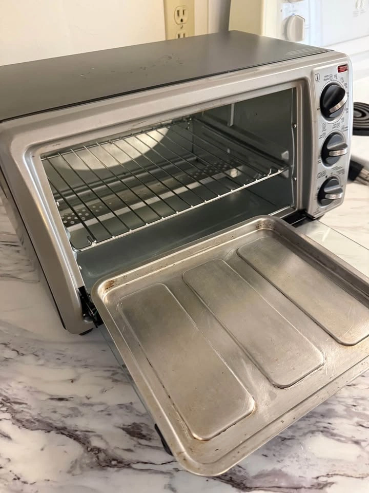 Black & Decker Toaster Oven - photo 2