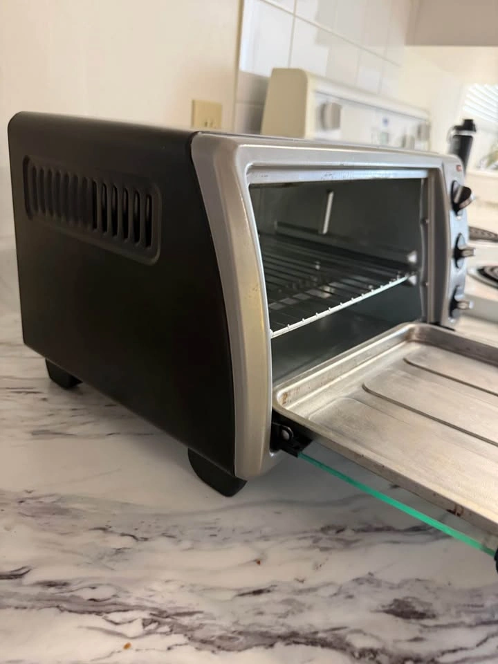 Black & Decker Toaster Oven - photo 5