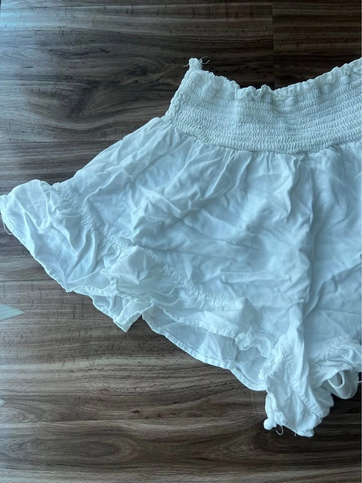 White Ruffled Scrunch Summer Shorts Cottagecore Y2K Whimsical L- - photo 2