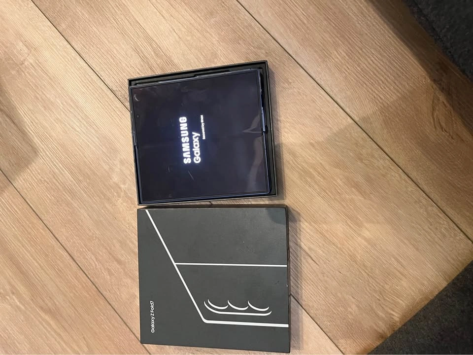Samsung Galaxy Z Fold 7 256GB Blue Shadow Unlocked - photo 3