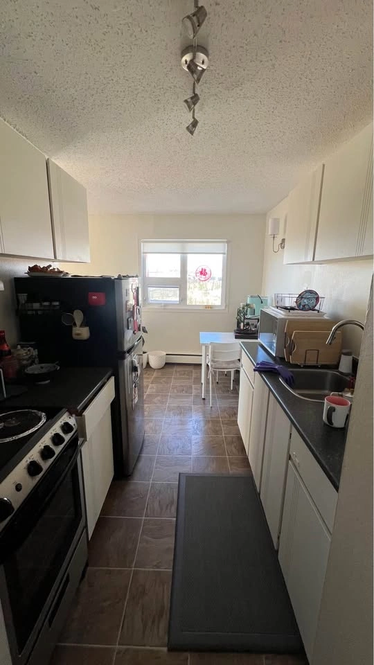 2 Bed 1 Bath Apartment - photo 2