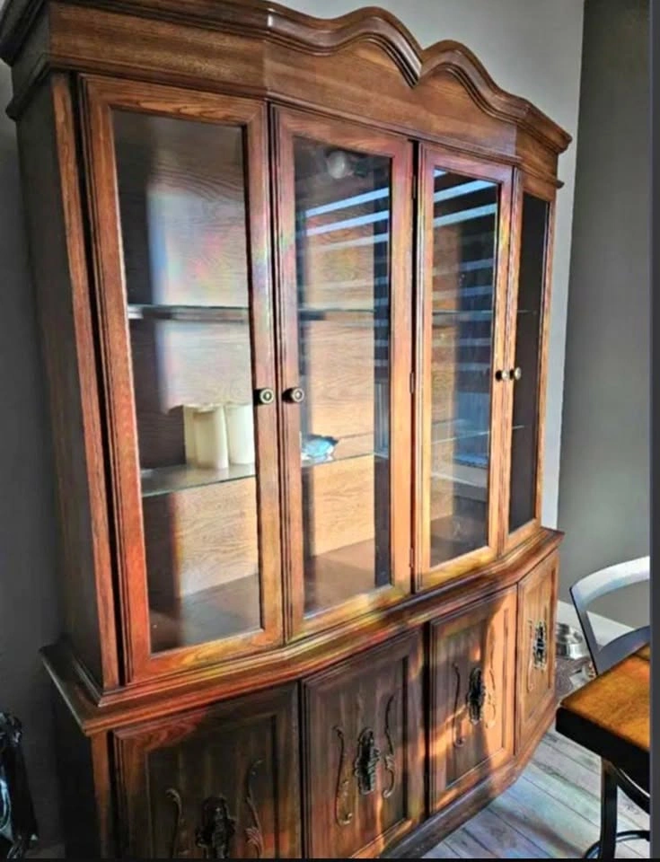 Solid Wood Display Cabinet / China Cabinet with Interior Light