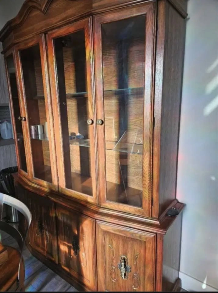 Solid Wood Display Cabinet / China Cabinet with Interior Light - photo 2