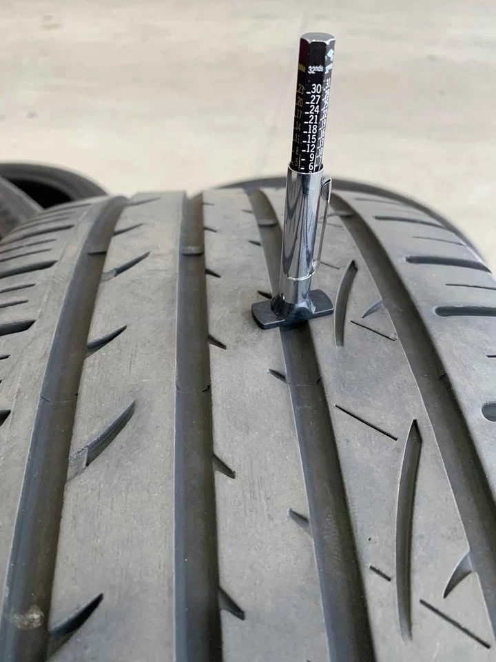 235/40R19 AllSeason Tires - photo 2
