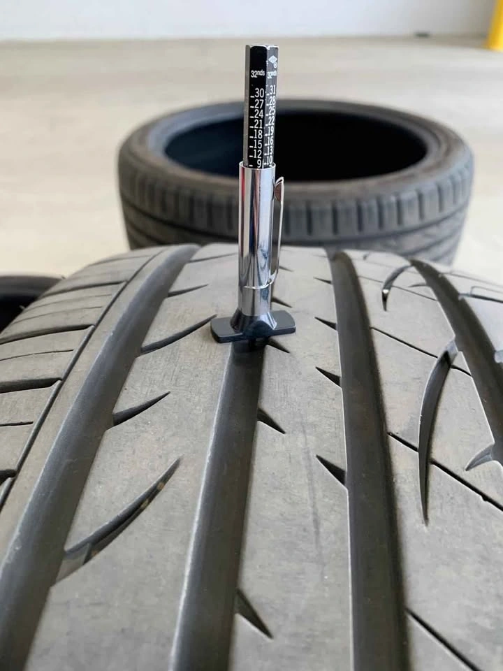 235/40R19 AllSeason Tires - photo 4