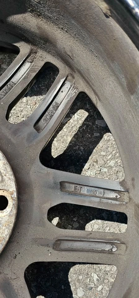 Jeep Grand Cherokee Rims w/ All-Terrain Tires 285/70R17 - photo 3