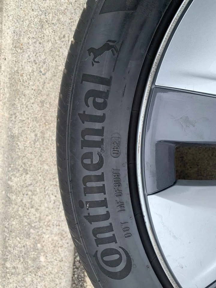 Tesla Model Y OEM Rims w/ All Season Tires 255/45R19 +TPMS - photo 4