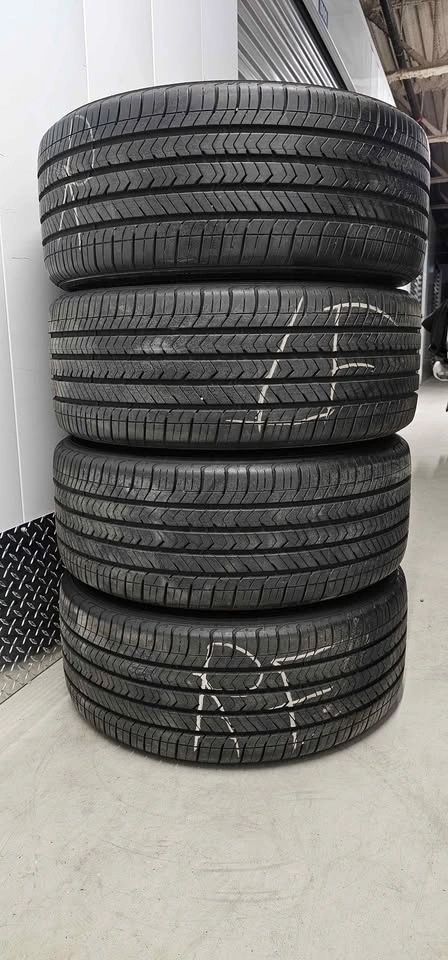 Honda Civic OEM Rims with All Season Tires 235/40R18 - photo 2