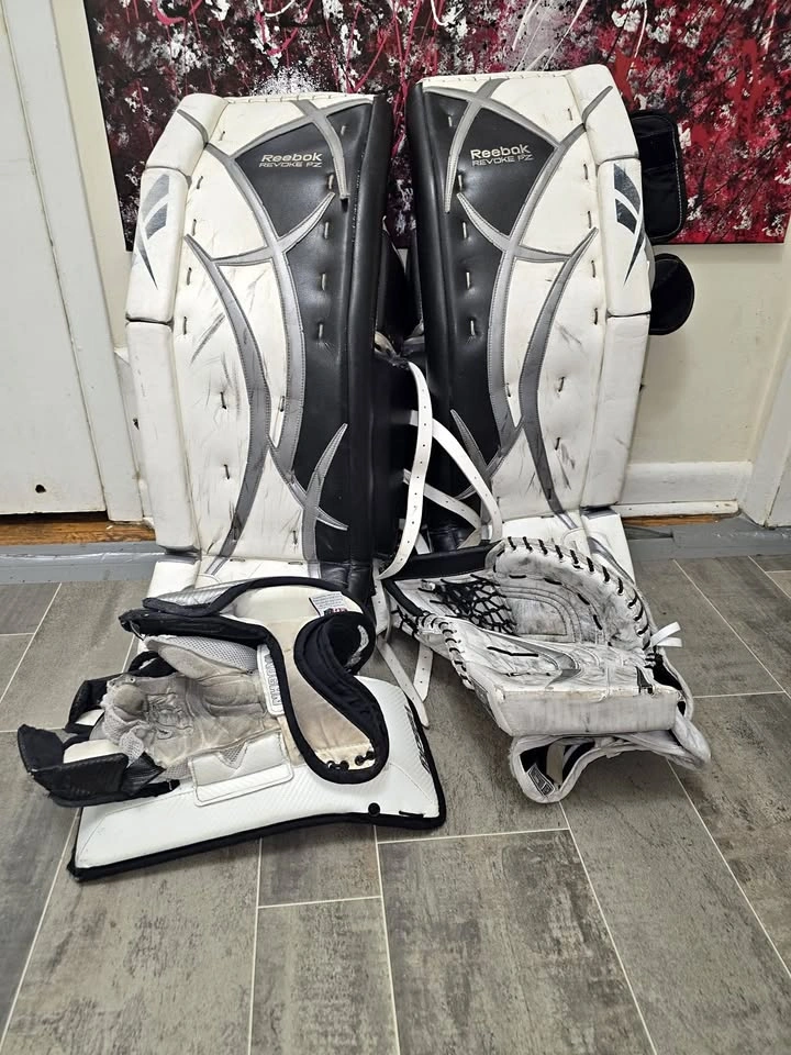390$ Goalie Set Size 33+1 Reebok Revoke PZ