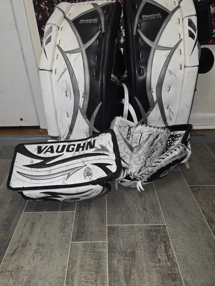 390$ Goalie Set Size 33+1 Reebok Revoke PZ - photo 3