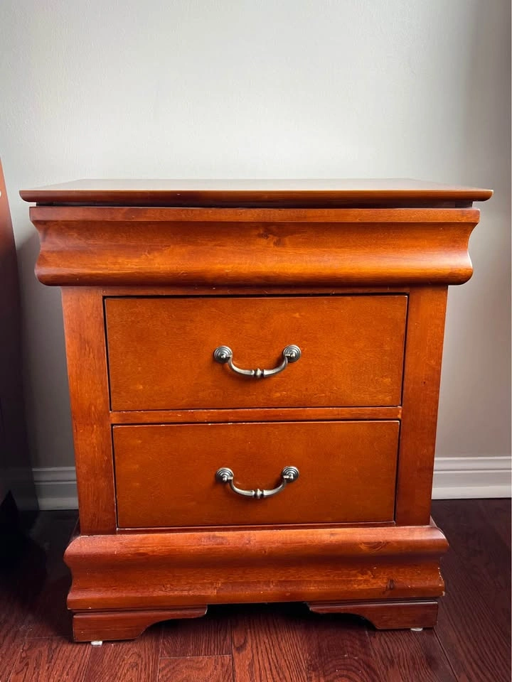 King Size Wooden Sleigh Bed with Two Nightstands - moving sale - photo 5