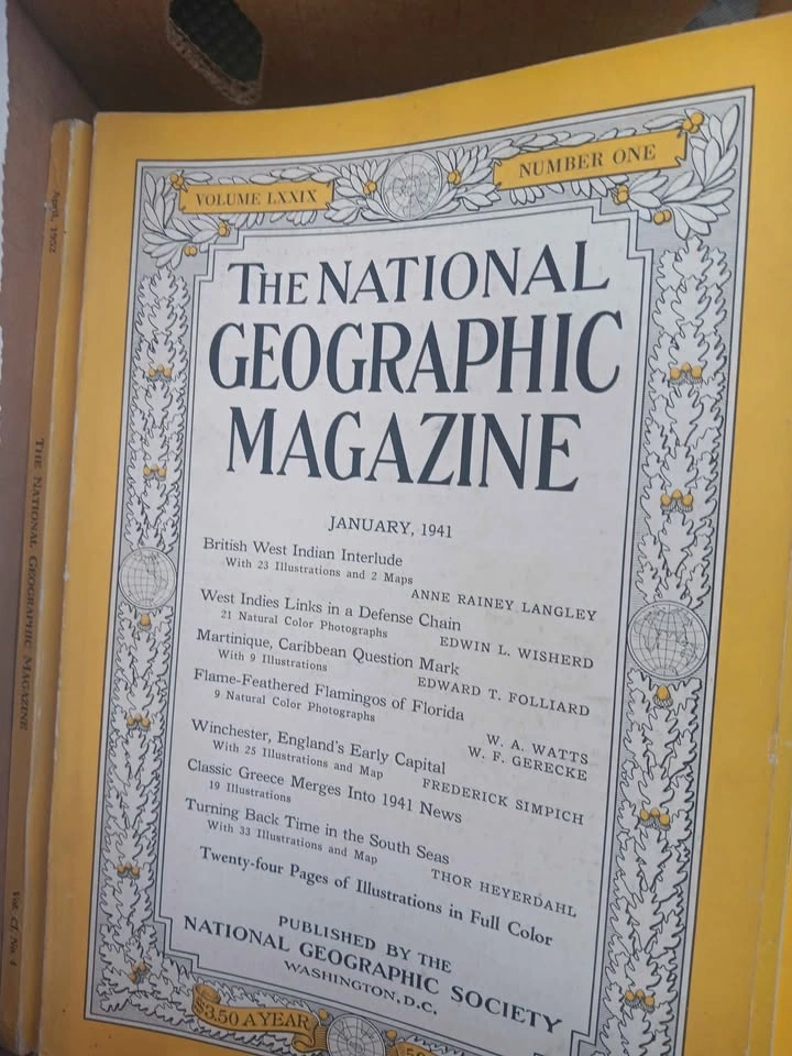 Mixed box of vintage National Geographics - photo 5