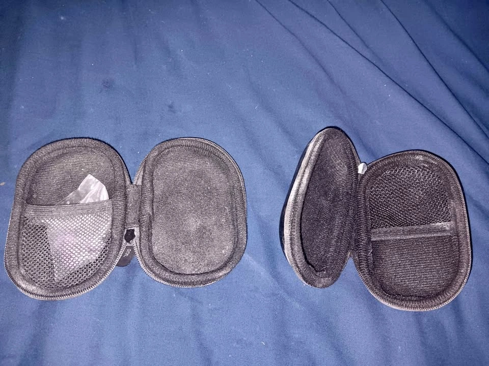 Ear pod case zipper pods