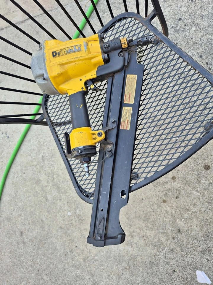 Dewalt Framing Nailer DW325PL