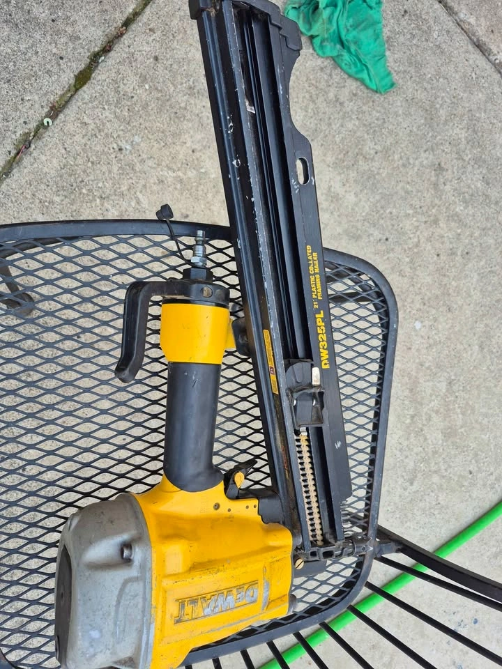 Dewalt Framing Nailer DW325PL - photo 4
