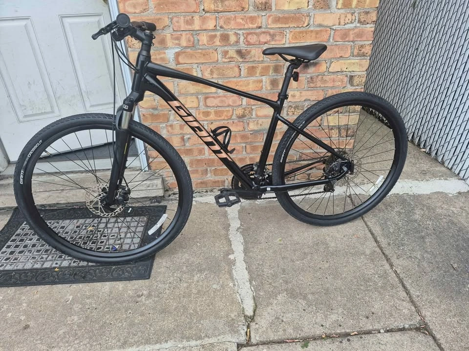 Giant Roam 4 Mountain Bike - Medium - photo 3