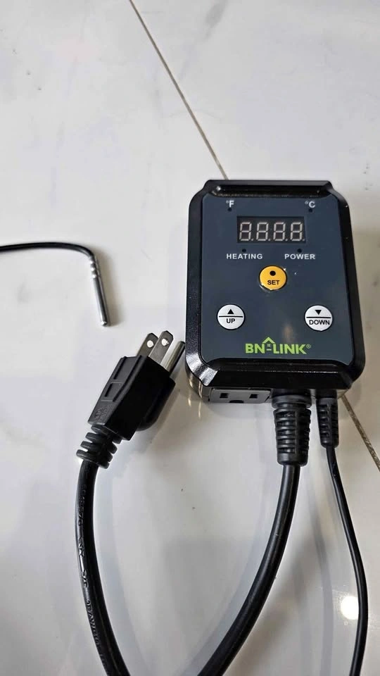 Reptile thermostat for light/heat bulbs