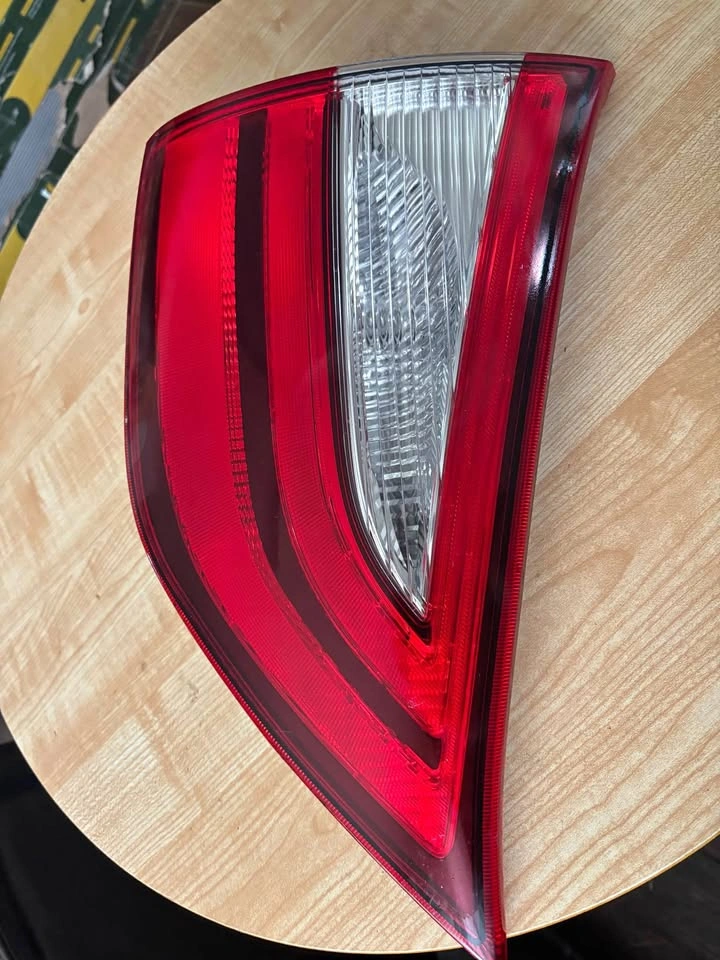 2015-2019 Toyota Sienna Driver Side Inner Tail Light LH