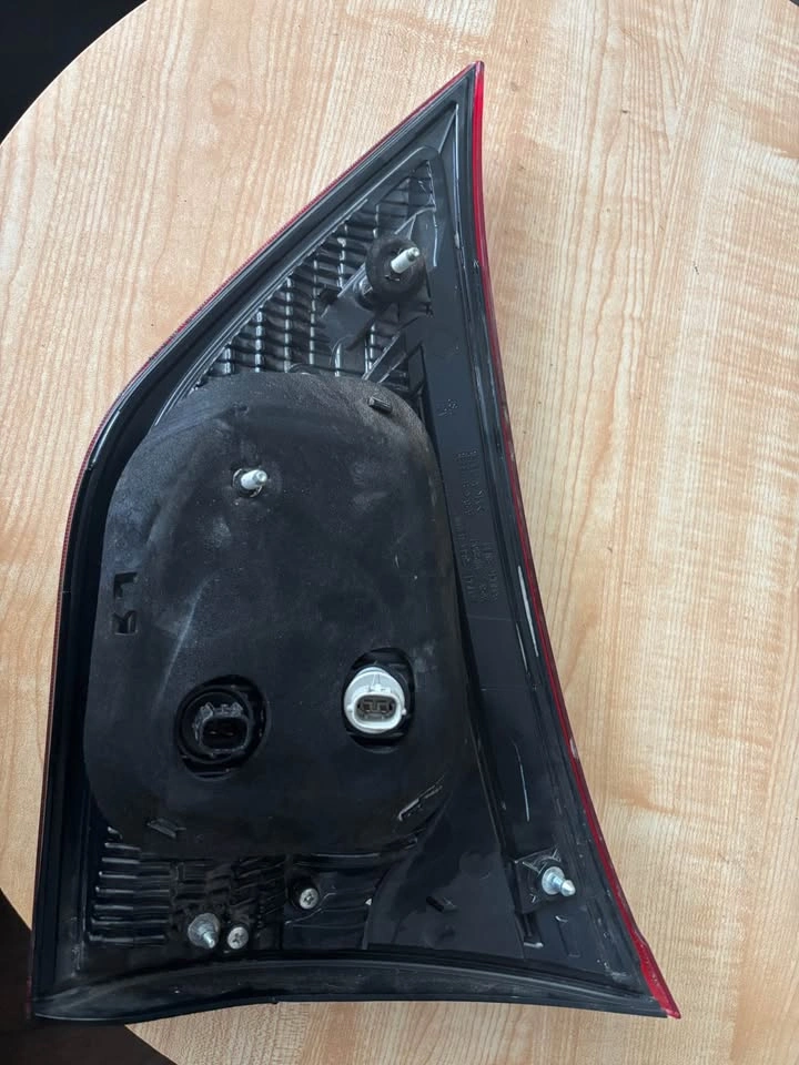 2015-2019 Toyota Sienna Driver Side Inner Tail Light LH - photo 2