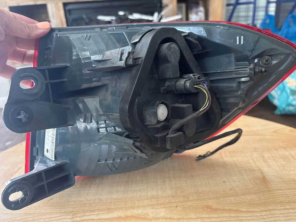 2012-2015 BMW 328i F30 Driver Tail Light - photo 4