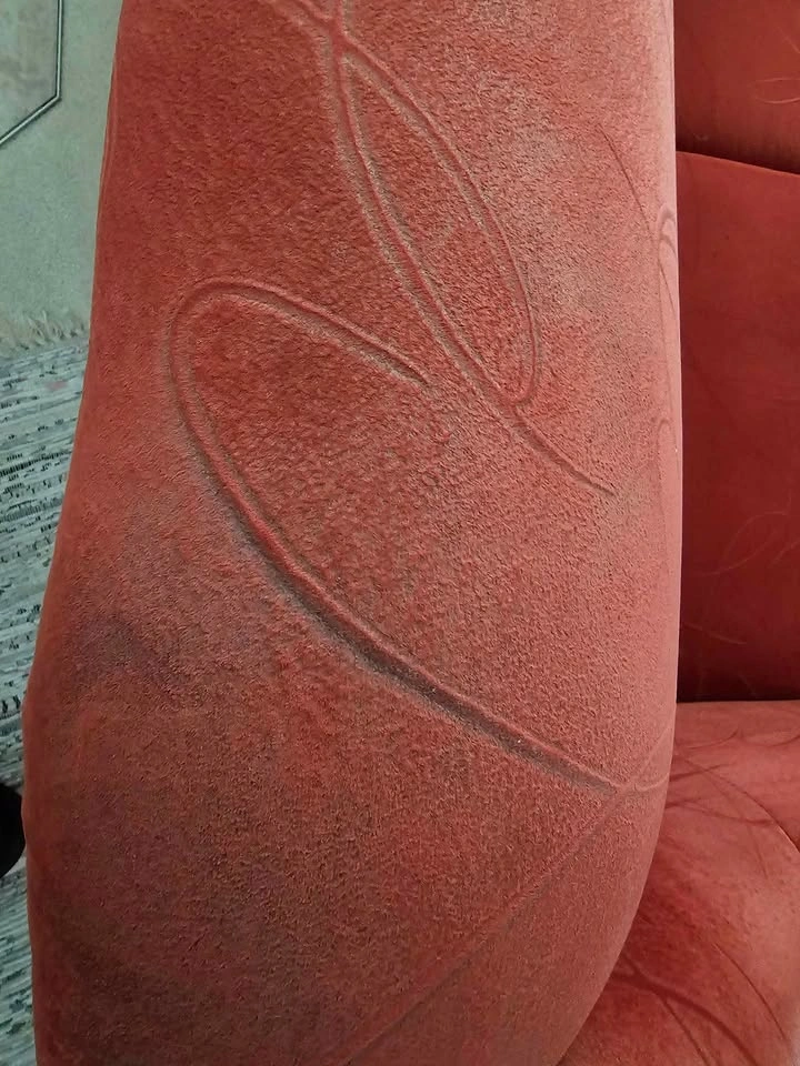 Couch - photo 3