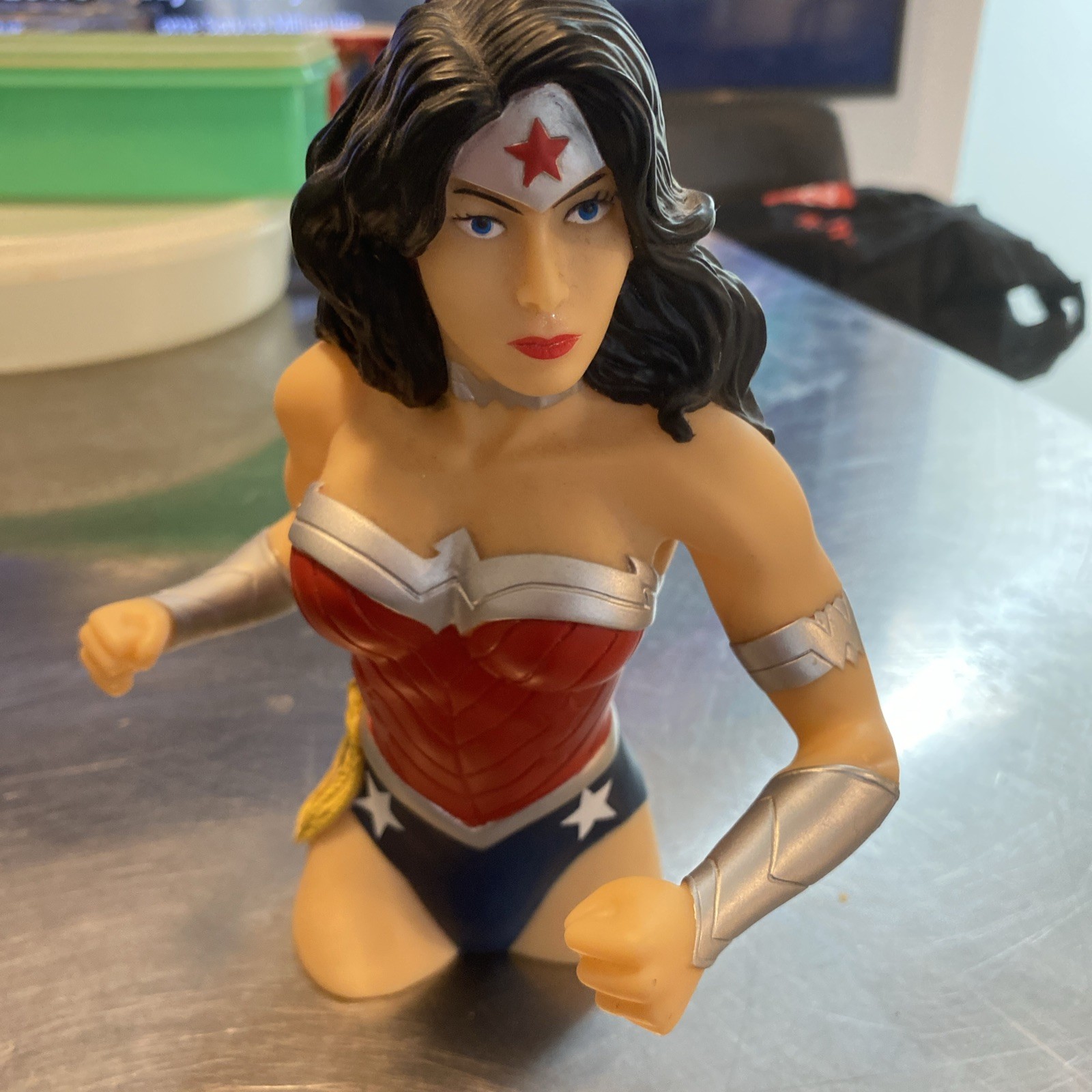 2014 DC Comics Wonder Woman Monogram Vinyl Bust Piggy Bank