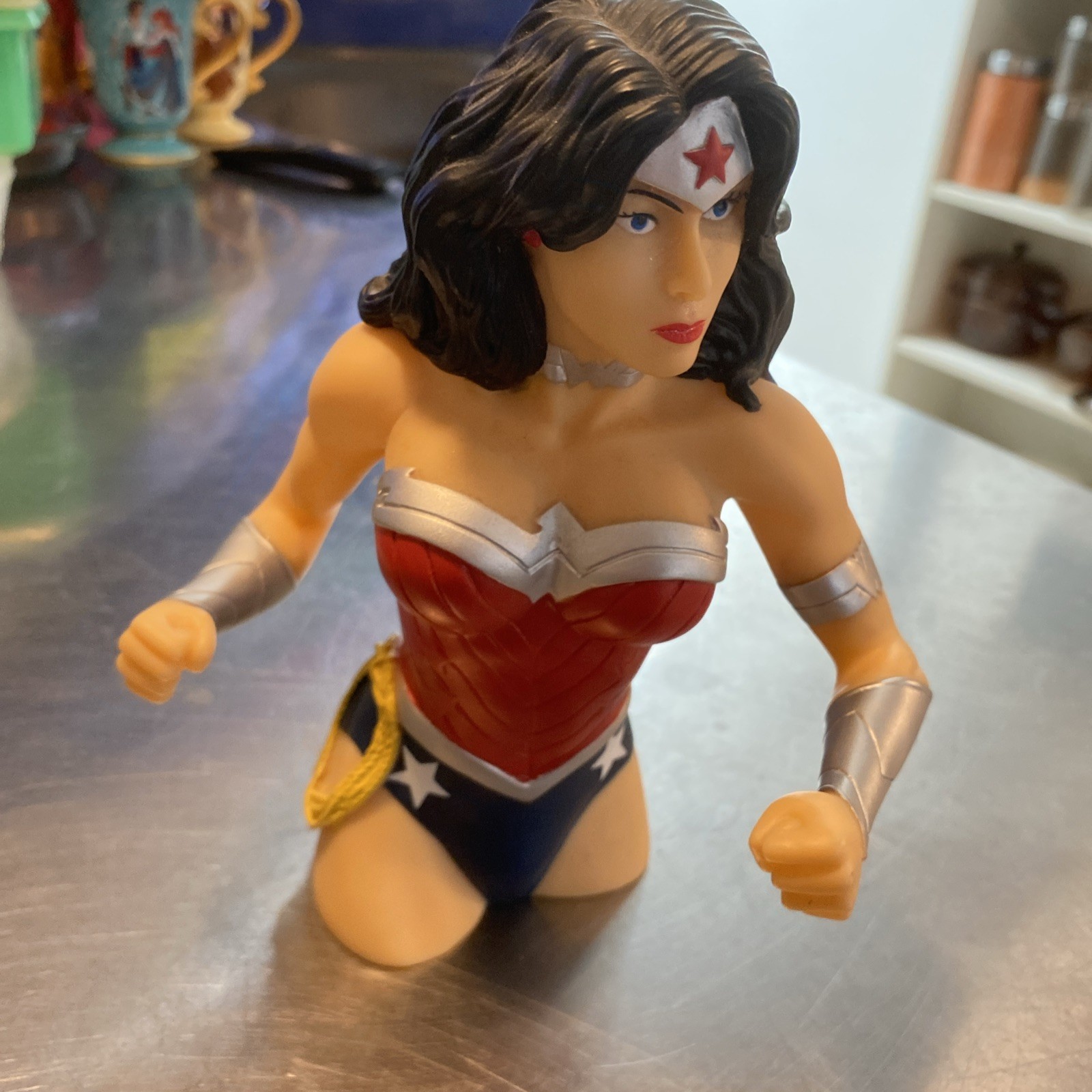 2014 DC Comics Wonder Woman Monogram Vinyl Bust Piggy Bank - photo 3