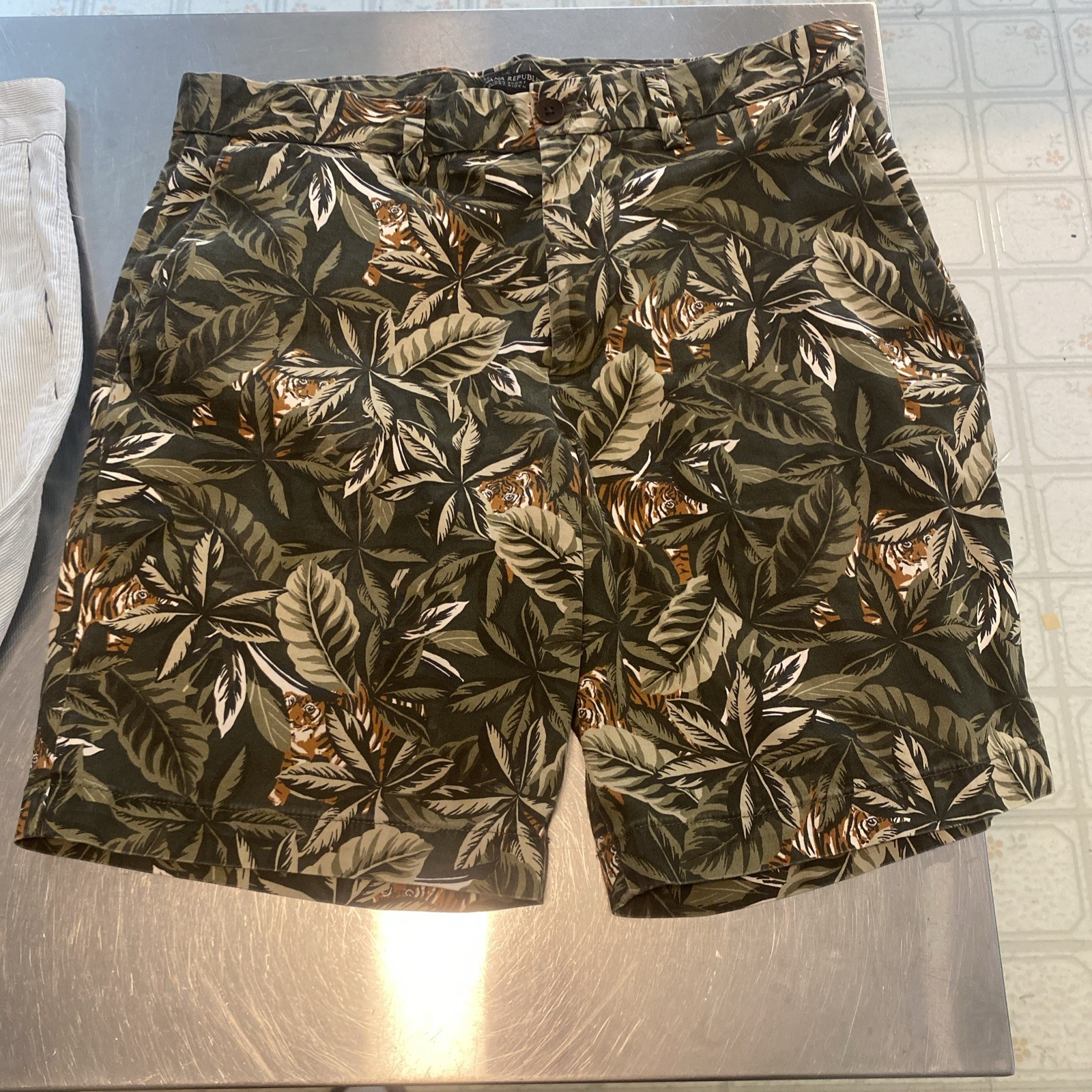 Lot Of 2 Banana Republic Shorts Men Size 32 Blue & White Stripe - photo 3