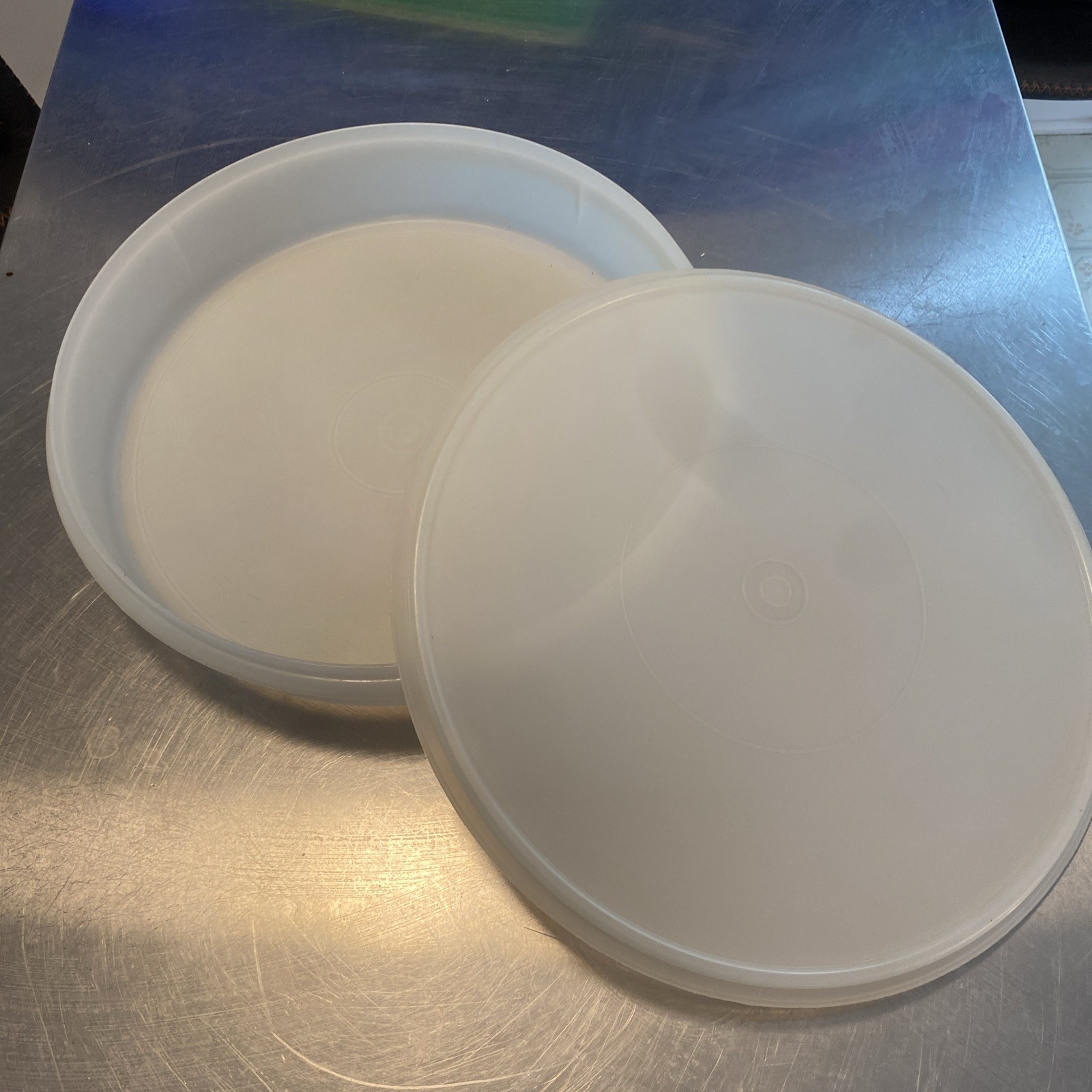 Vintage Tupperware Pie/Cupcake Container with Lid