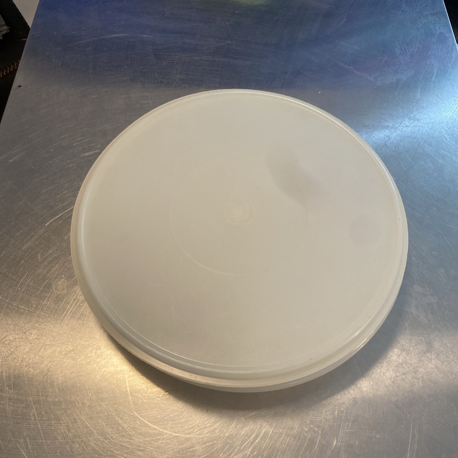 Vintage Tupperware Pie/Cupcake Container with Lid - photo 2