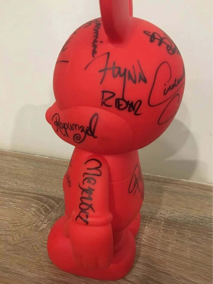 Disney Parks Signed Large Vinylmation - Pick up Brampton - photo 2