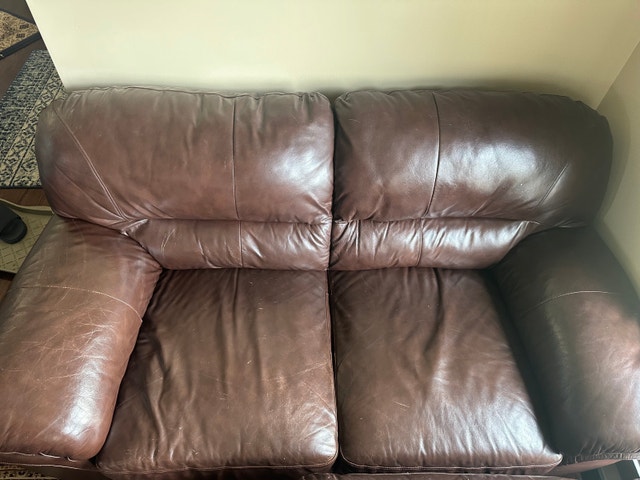 URGENT SALE - 5 PCS LEATHER SOFA SET - Very comfortable!!