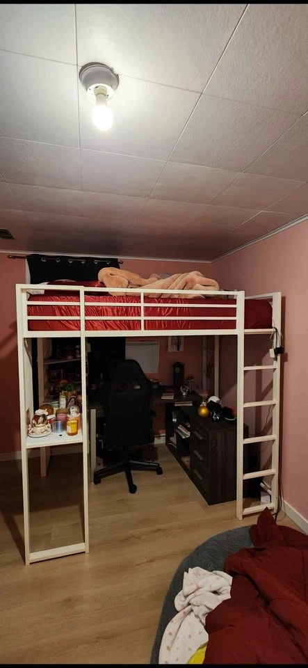 Full loft bed with bookshelf - photo 2